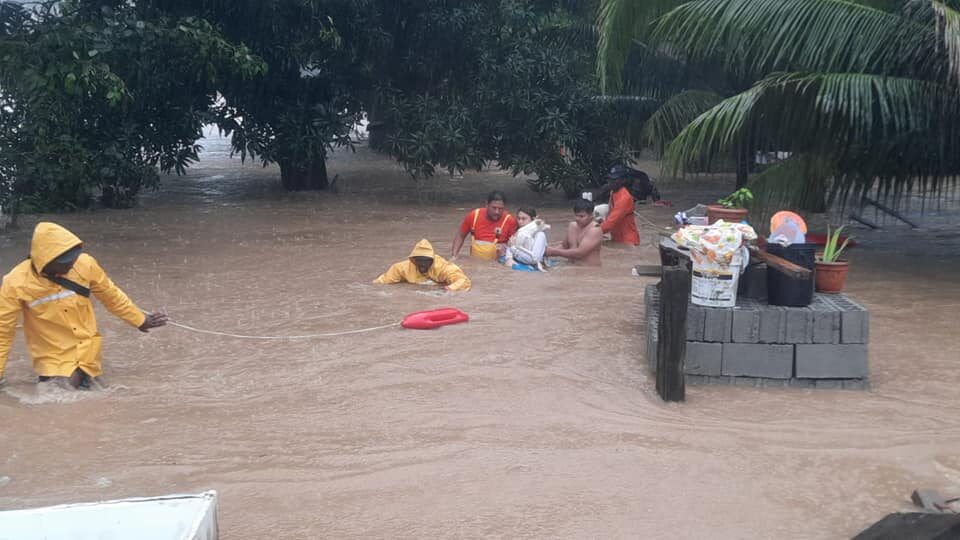 Evacuations after floods in Tela, Atlántida, Honduras, 14 February 2022.