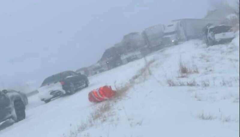 Clic para aumentar car crash blizzard illinois