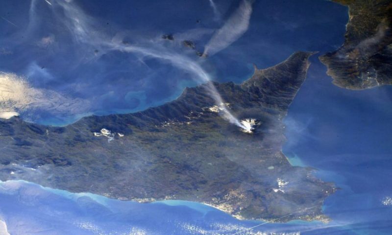 Etna,erupción,astronautas,observan,espacio