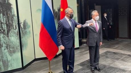Rusia y China se reúnen y acuerdan promover «el orden mundial justo»