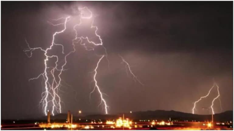 lightning,rayo,India
