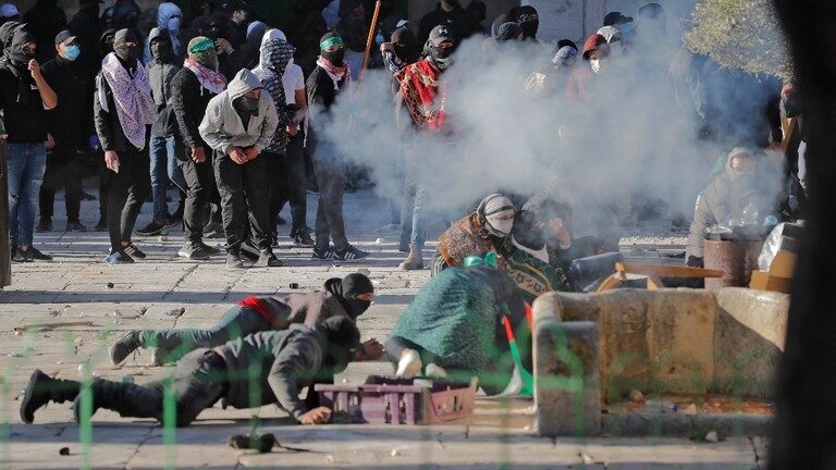 Palestinians clash with Israeli police at Al-Aqsa Mosque in Jerusalem