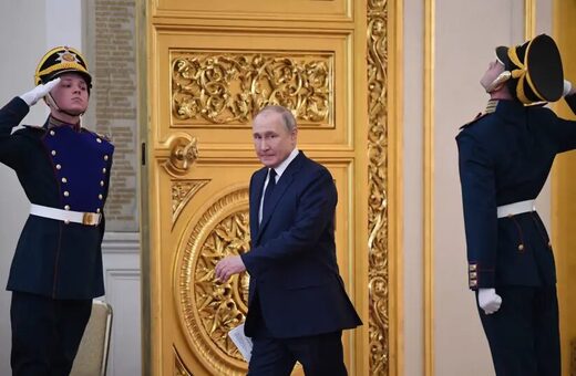 putin enters kremlin