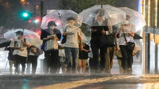 Evacúan más de 72.000 personas por tifón en Shizuoka, Japón