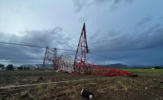 Una torre eléctrica austriaca destrozada tras el paso de la tormenta
