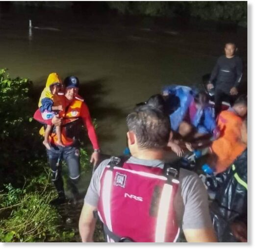Flood rescue in Alaminos City, Pangasinan after heavy rain from Tropical Storm Ma-On (Florita), 24 August 2022