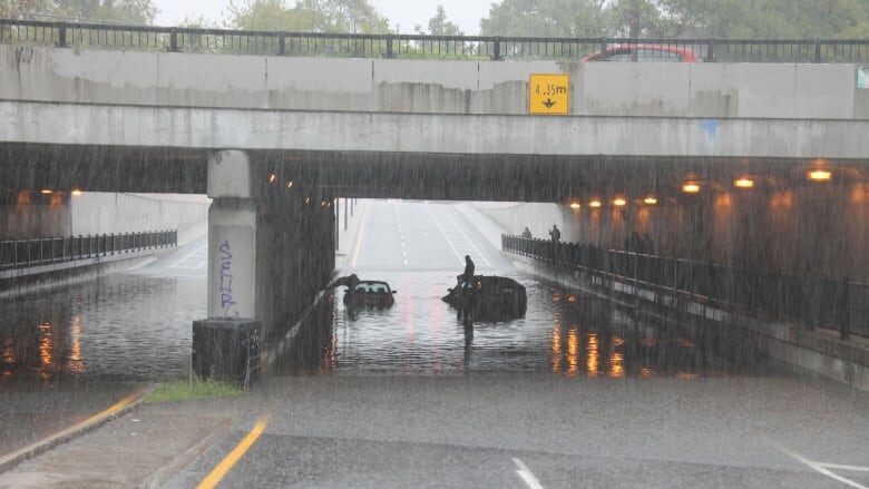 Rain pounds Montreal area, causing flooding and road closures