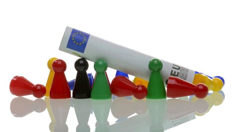 declining Euro, Euro, recession