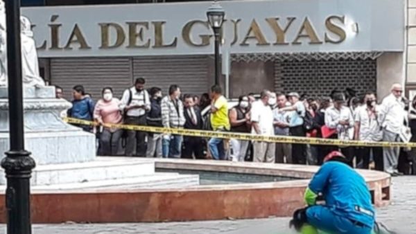 La policía confirmó que dos sujetos fueron detenidos en el cerro Santa Ana