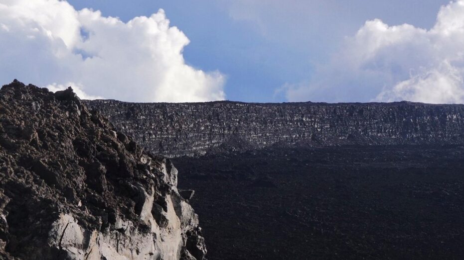 Clic para aumentar Backcountry on Mauna Loa summit