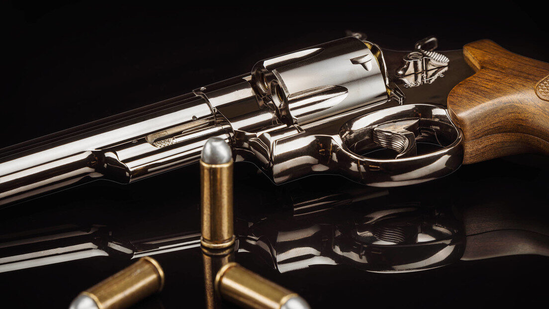 Gun pistola