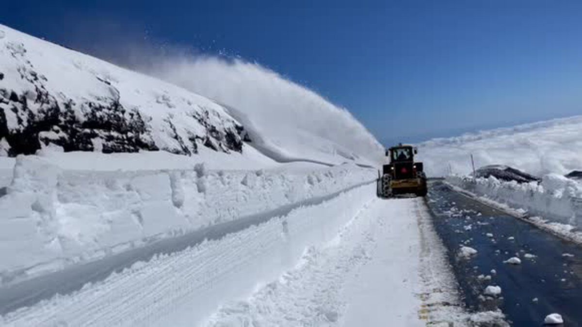 After big winter storm, crews working clear 10 feet of snow on Mauna Kea summit