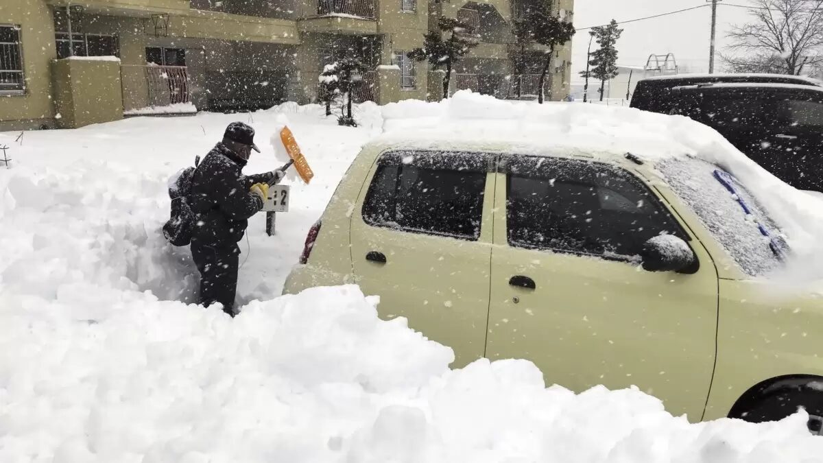 Road closed due to heavy snowfall in Kashmir