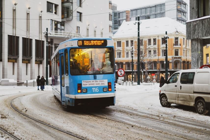 Heavy snow has caused travel disruption in Oslo