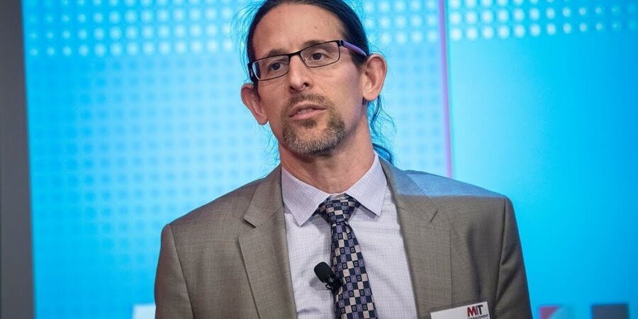Clic para aumentar Professor Retsef Levi