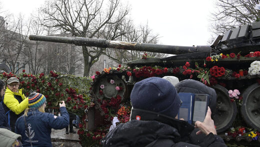 Roses Russian tank