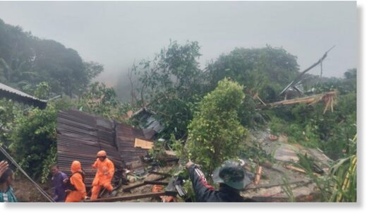 Clic para aumentar Landslide damage in Serasan District,