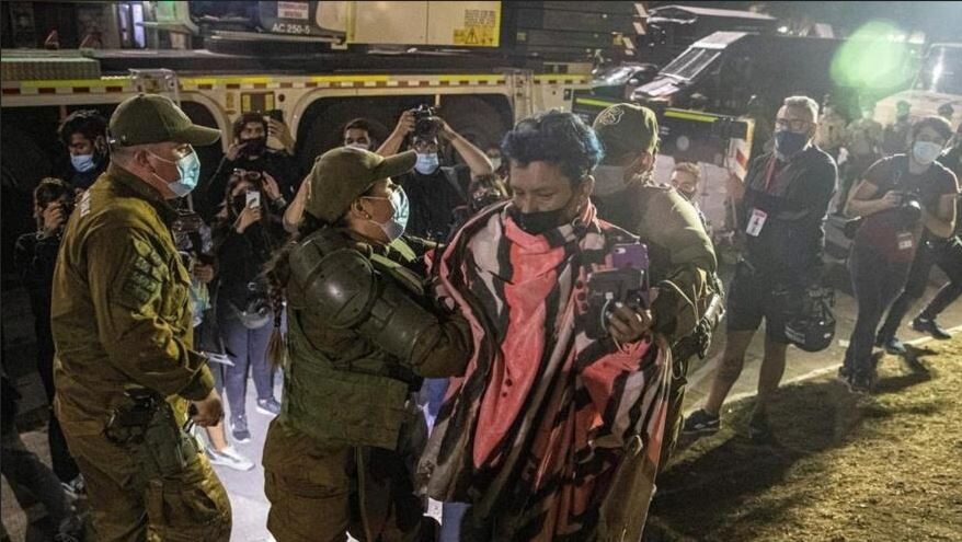 Carabineros reprimen protesta en Chile