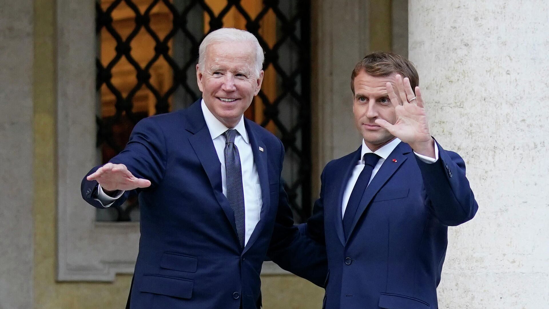 Macron Biden