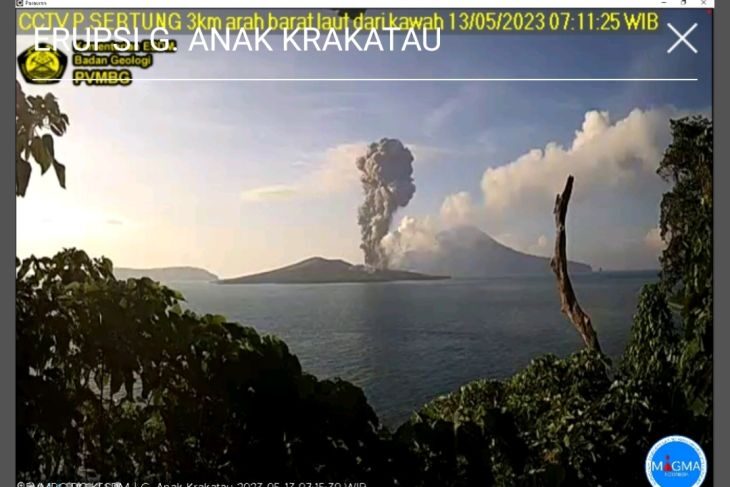 CCTV recorded volcanic ash erupting from Mount Anak Krakata