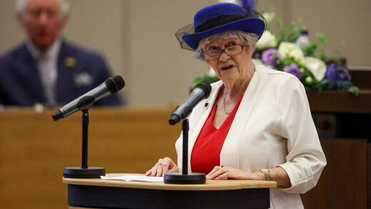 Clic para aumentar Ann Widdecombe