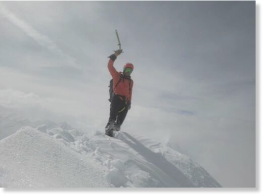 Clic para aumentar The heartbreaking last picture of Kacper Tekieli at the top of Jungfrau, which he had sent to his wife and son, writing “I love you kitties”, and she had shared on social media after his death.