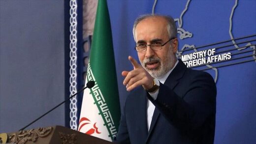 El portavoz de la Cancillería iraní, Naser Kanani, habla durante una rueda de prensa.
