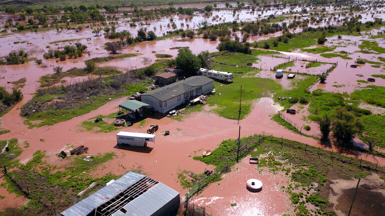 Canadian River floods Valle De Oro homes.