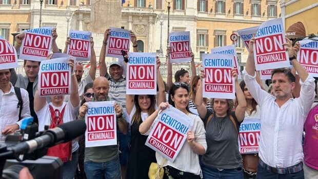 protest italy surrogacy