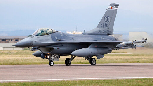 F-16 caza