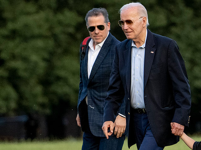 Clic para aumentar President Joe Biden, and his son Hunter Biden