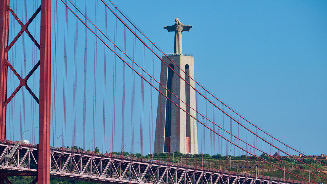 Lisbon Christ statue