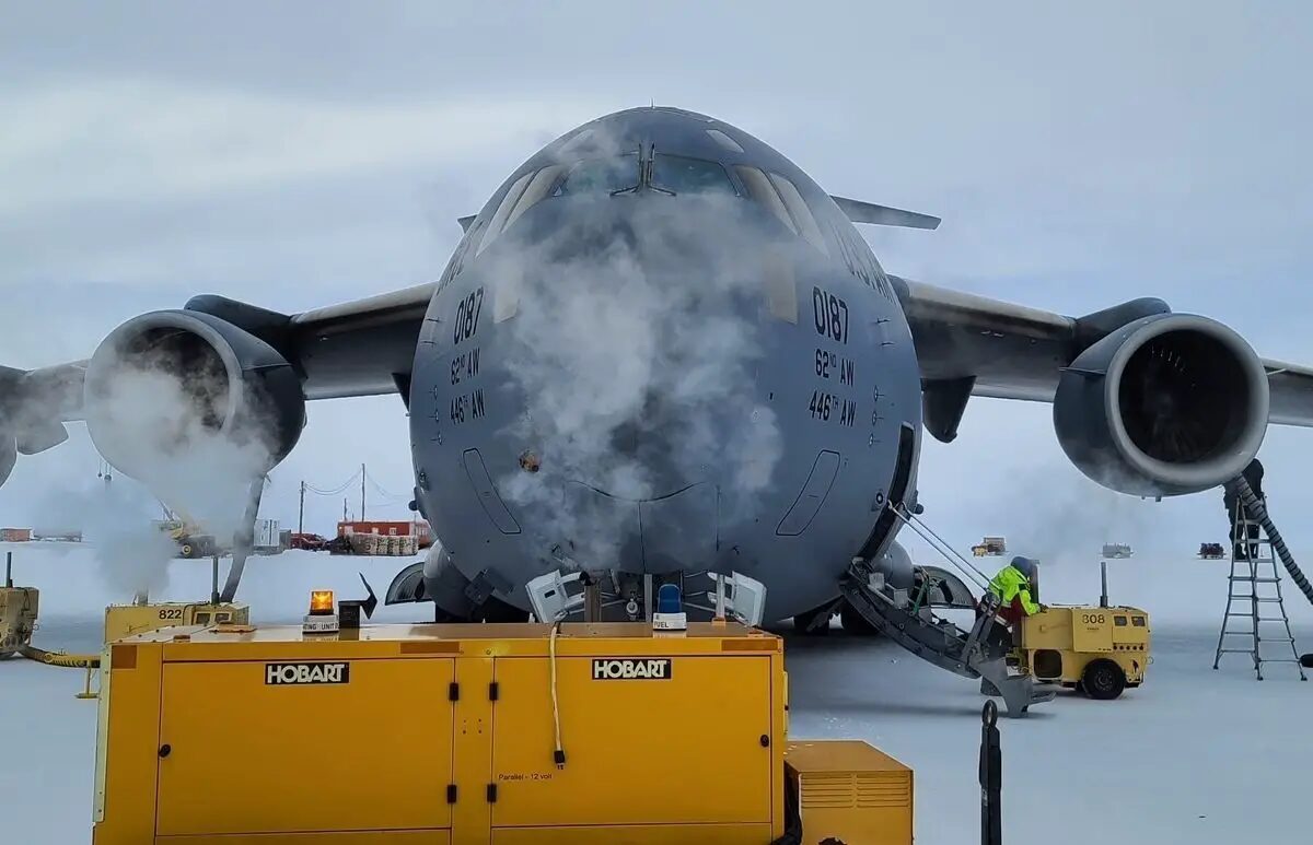 Boeing C-17 Antarctica