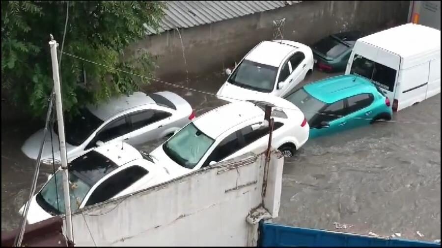 Torrential rain and severe flooding have wreaked havoc in Istanbul, Türkiye’s largest city, with scores of houses and workplaces inundated, especially in the northern part of the province.