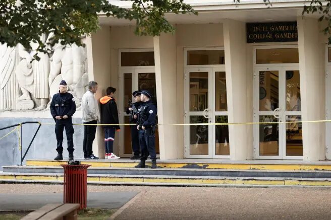 Instituto de Arrás donde murió asesinado un profesor el pasado viernes.