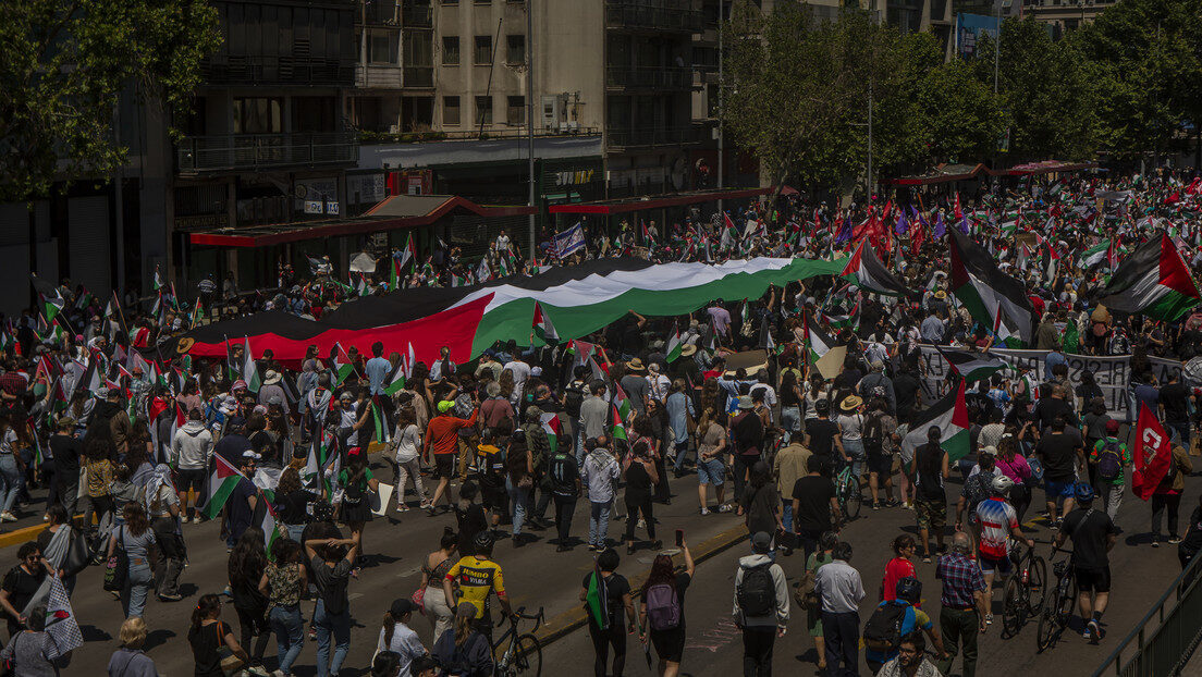 Multitudinaria Manifestación En Chile En Solidaridad Con Palestina Bajo ...