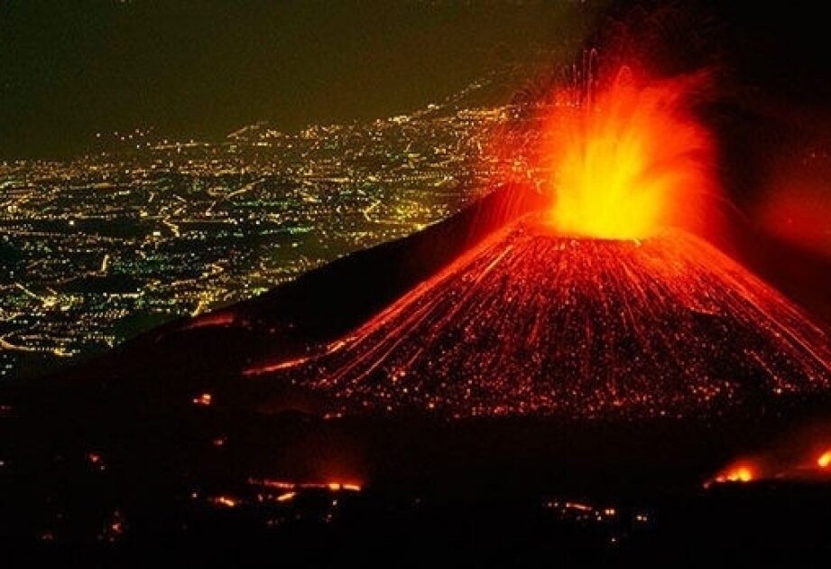 Intense eruptive activity starts at Italy's Mount Etna