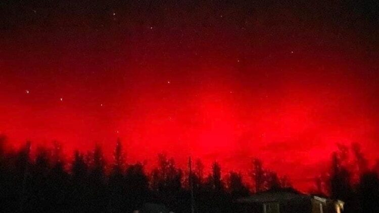 The aurora appeared crimson red.