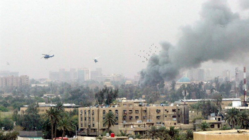 Foto de archivo de un ataque contra la fortificada Zona Verde de Bagdad.