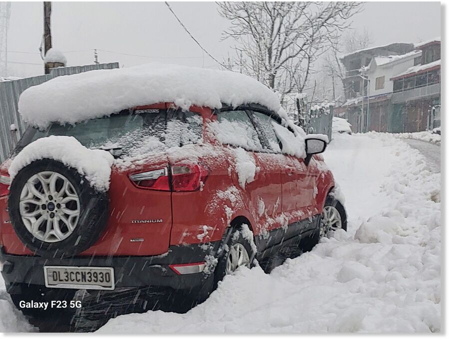 Gulmarg amasses 3-ft snowfall in 48 hours