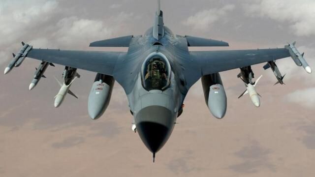 Un caza F-16