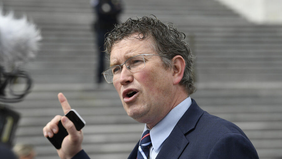 Clic para aumentar Thomas Massie