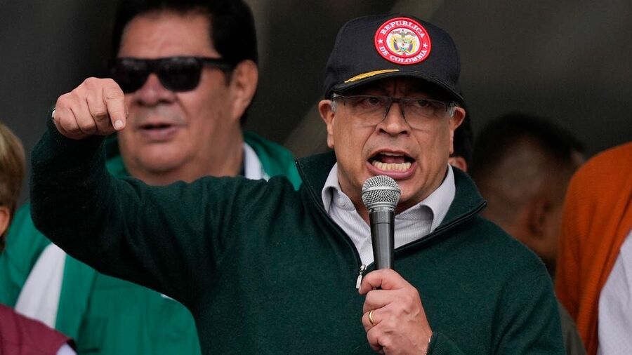 Colombian President Gustavo Petro repatriate illegal migrants
