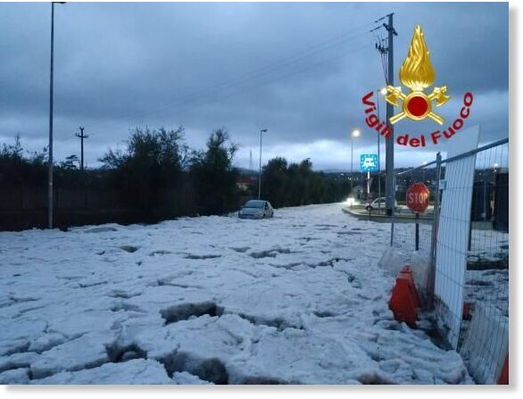 Roads invaded by hail in Catania