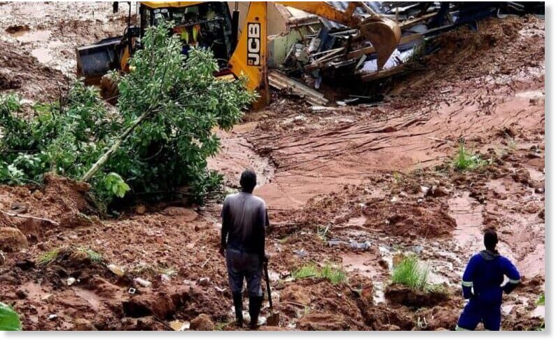 Clic para aumentar Garrith Jamieson said that they have attended to structural collapses that have been caused by the mudslides from Wednesday night's rain.