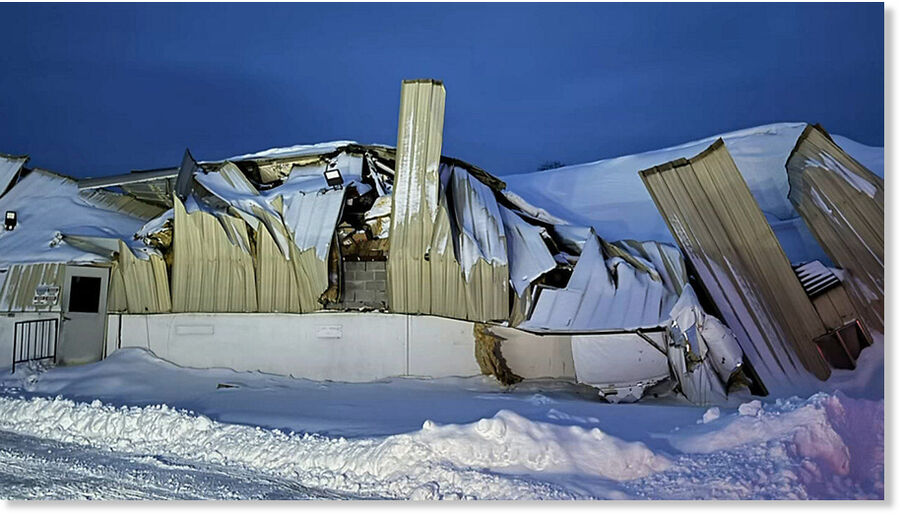 Clic para aumentar Heavy accumulation has caused significant damage, including the collapse of the International Wire manufacturing building in Williamstown.