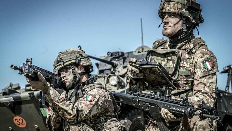 italian soldiers