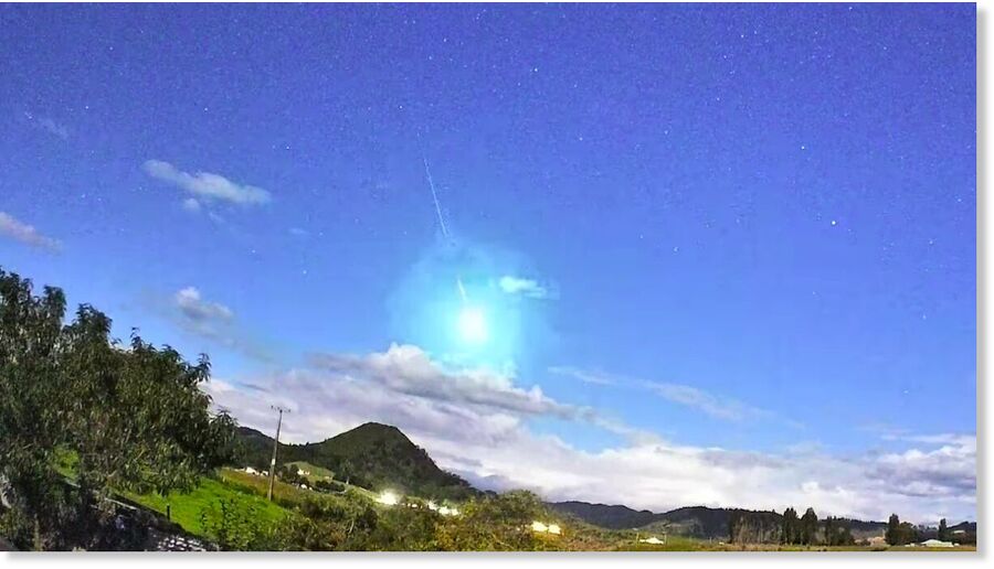 Clic para aumentar Fireball seen over New Zealand on at