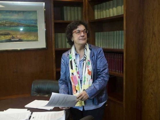 Clic para aumentar María Luisa Balaguer. en su despacho.