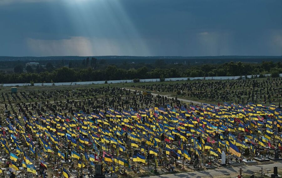 Clic para aumentar Ukraine military cemetary